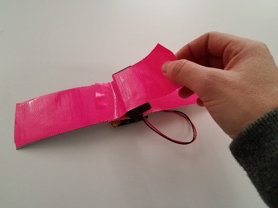 /gitea/c_meyer/pxt-calliope/raw/commit/09235086e2bc3a0739d330bd1fc81f1f0c1bf86f/docs/static/mb/projects/rock-paper-scissors/wrist-fastener.jpg