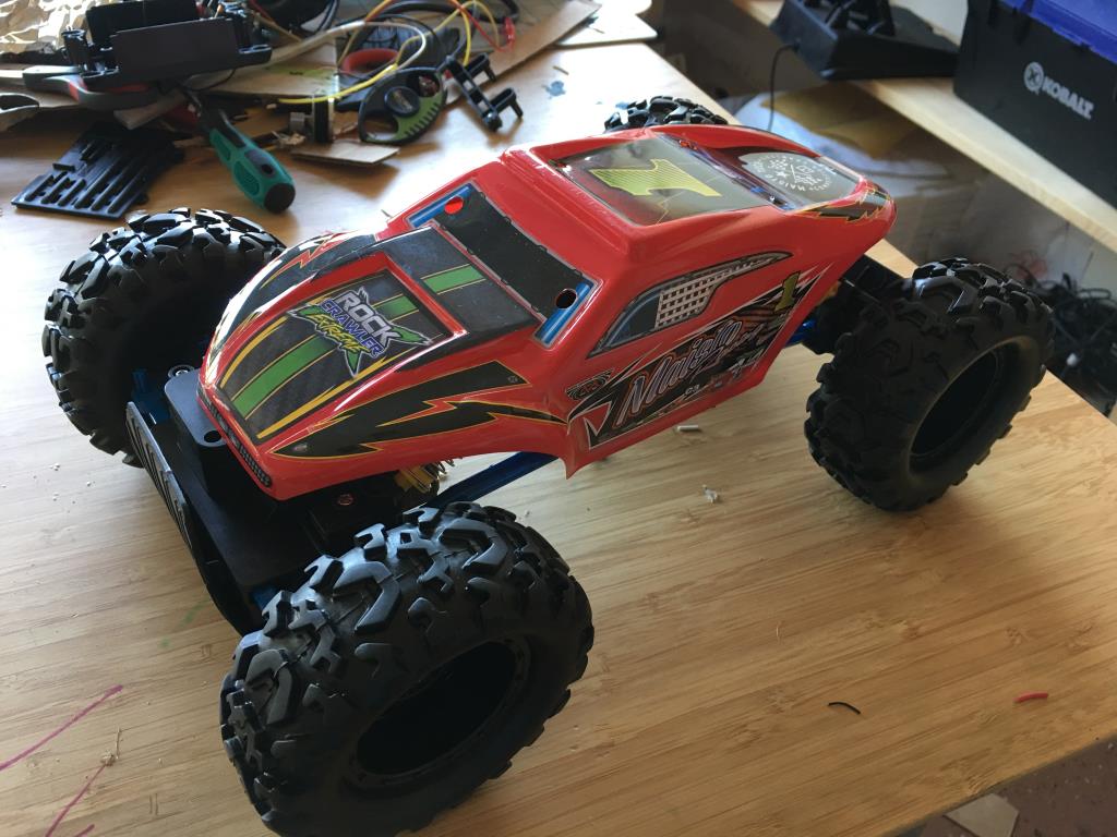 /gitea/c_meyer/pxt-calliope/raw/commit/2f6e8bef3c7e14b79710d0ff4e4cc180dd258152/docs/static/mb/projects/rc-car/rccar.jpg