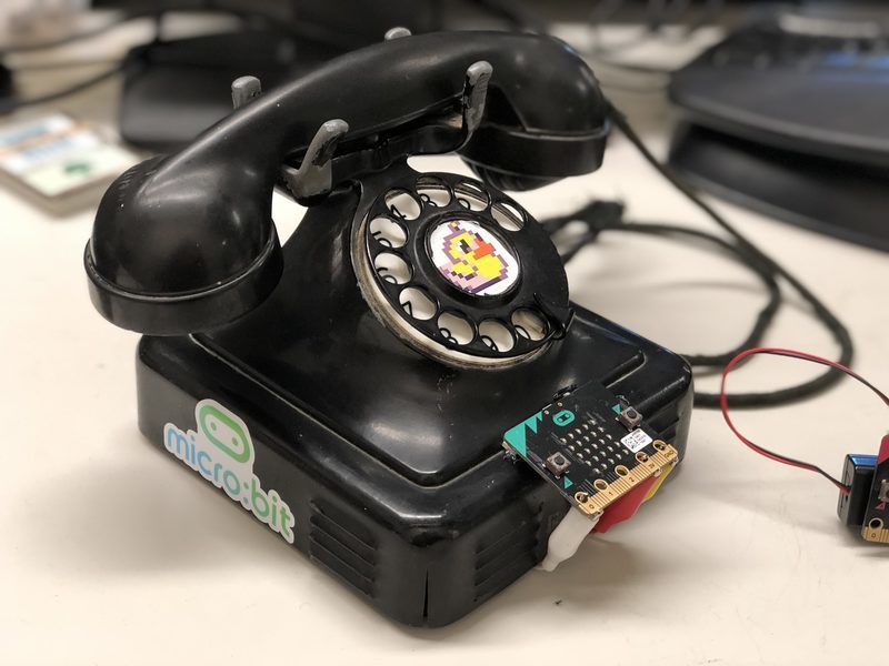 /gitea/c_meyer/pxt-calliope/raw/commit/7eaee5f86202d8d1881c7056757eaf7497bd147b/docs/static/mb/projects/rotary-dial-radio/final.jpg